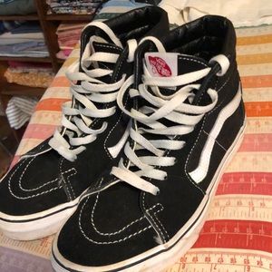 Black hi top vans with white stitching.  7.5